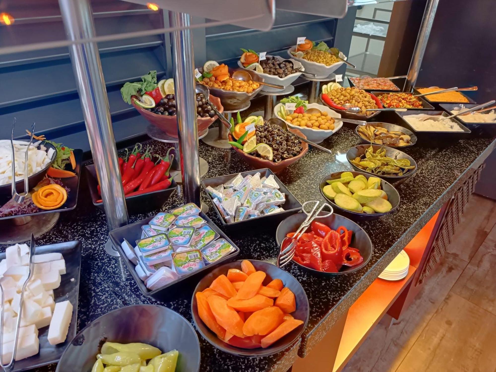 Forum Suite Otel Мерсин Екстериор снимка