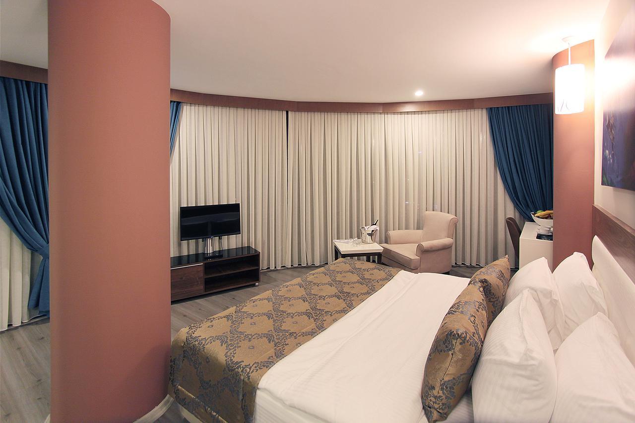 Forum Suite Otel Мерсин Екстериор снимка